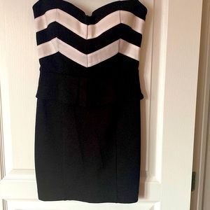 strapless black and white dress, with sweetheart shape